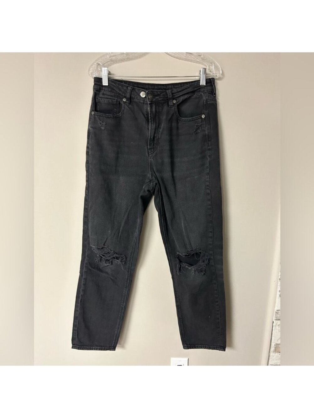 American‎ Eagle Black Ripped Mom Jeans